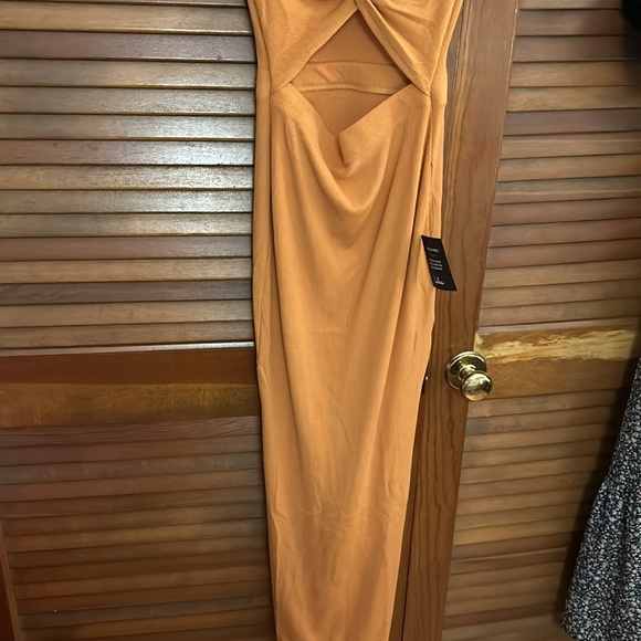 NwT Lulu’s twist front dress - Picture 4 of 8